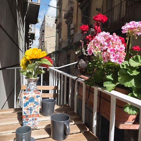 Napoli Centro Apartment A Balcony In The Heart Of Наполи Екстериор снимка