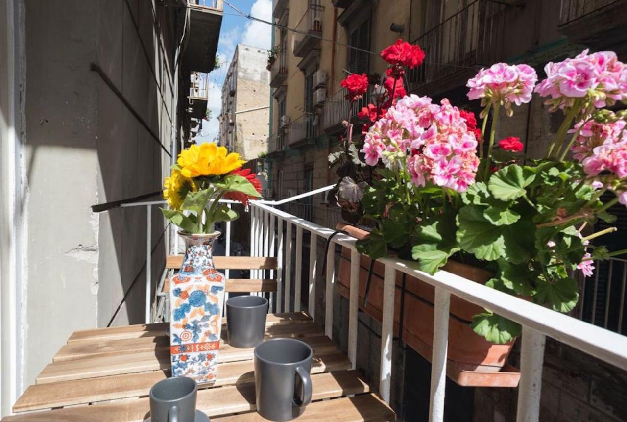 Napoli Centro Apartment A Balcony In The Heart Of Наполи Екстериор снимка