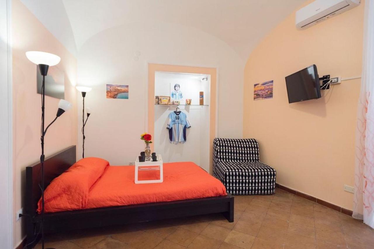 Napoli Centro Apartment A Balcony In The Heart Of Наполи Екстериор снимка