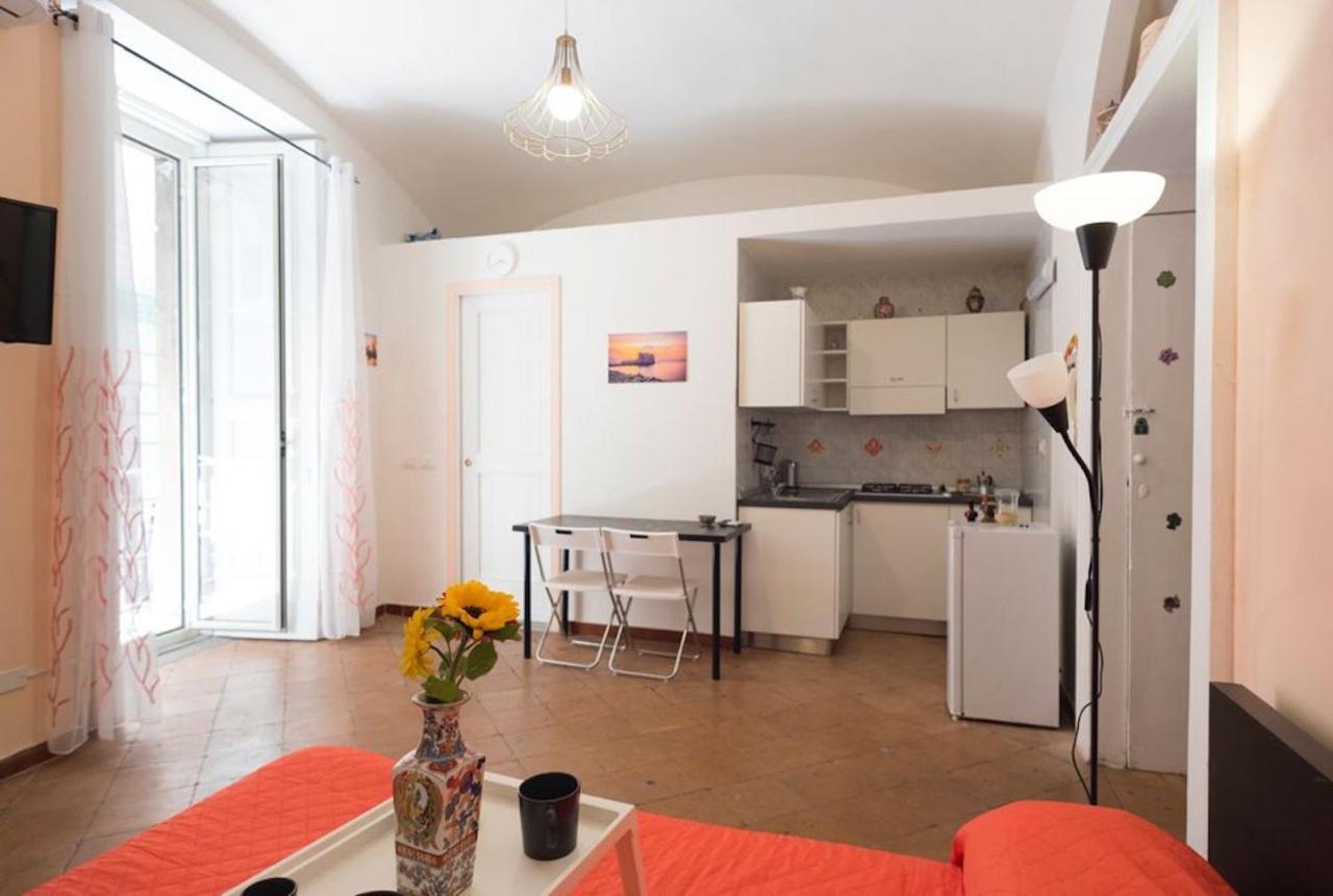Napoli Centro Apartment A Balcony In The Heart Of Наполи Екстериор снимка