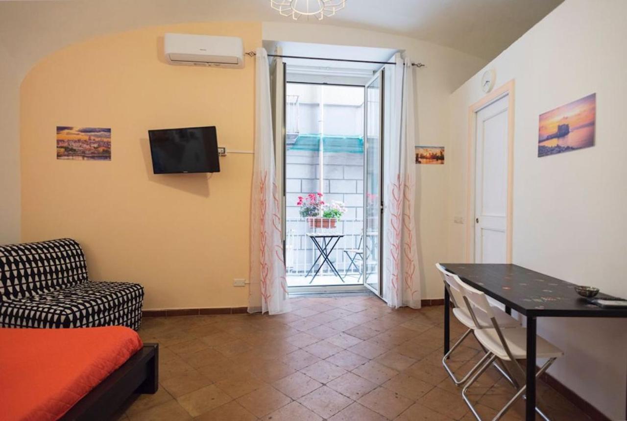 Napoli Centro Apartment A Balcony In The Heart Of Наполи Екстериор снимка