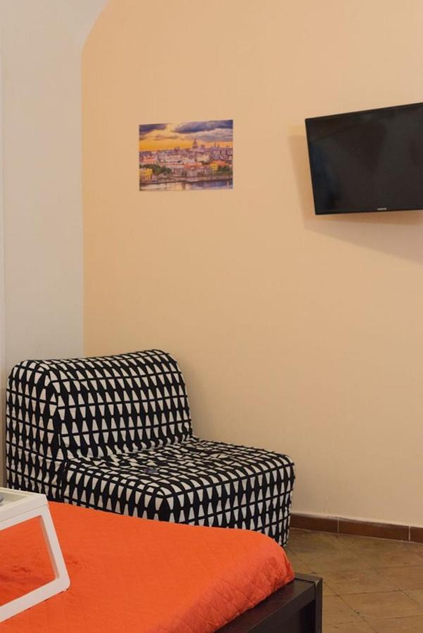 Napoli Centro Apartment A Balcony In The Heart Of Наполи Екстериор снимка
